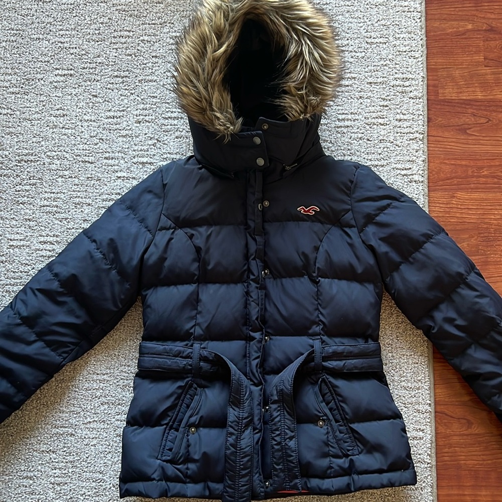 Hollister Women's Navy Down Puffer Jacket with Faux Fur Hood